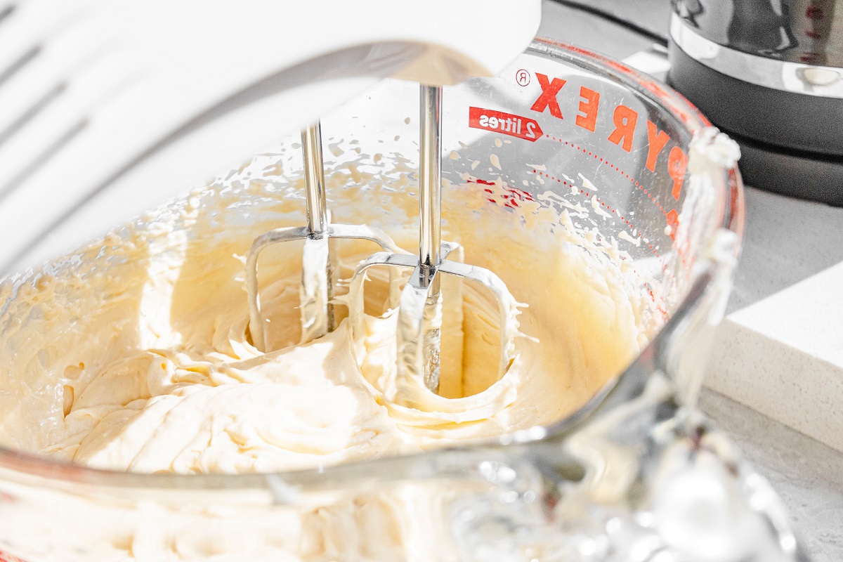 Creaming, beating and folding: What’s the difference? – The Sweet Taste